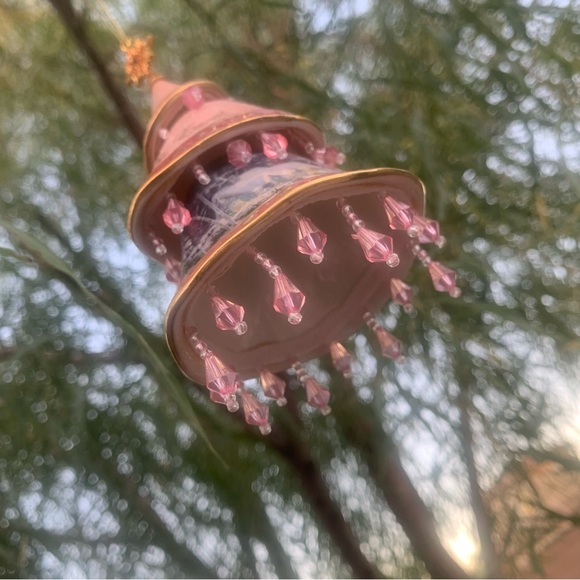 Thomas Kinkade Ornament from Bradford Editions “Peace on Earth” Pink and Gold - Picture 6 of 7